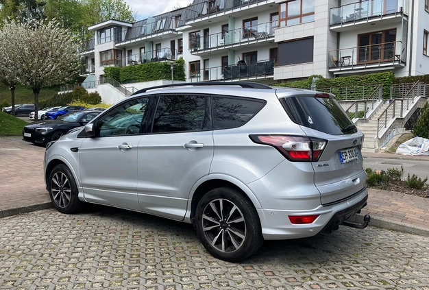 Ford Kuga cena 63000 przebieg: 105000, rok produkcji 2017 z Sopot małe 254